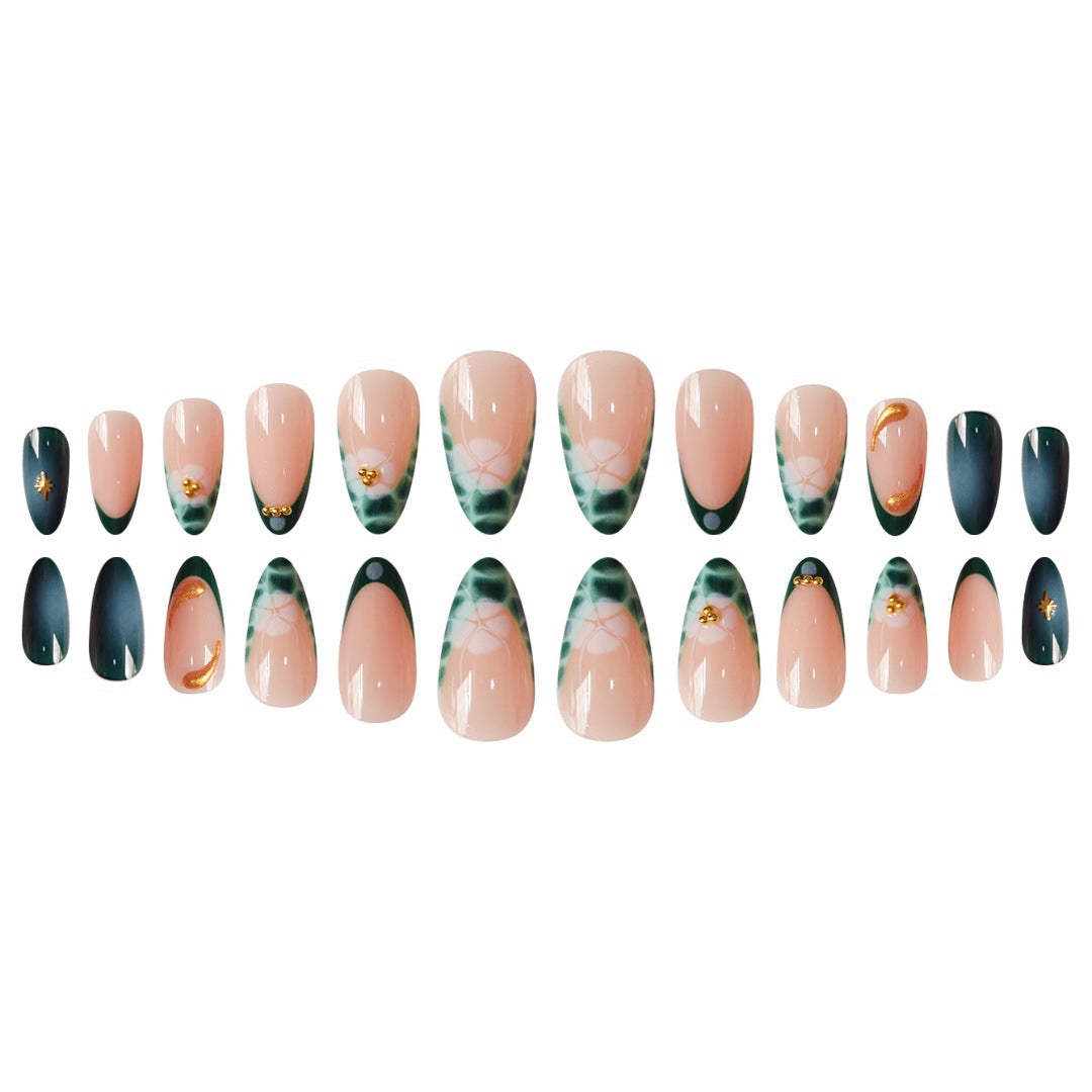 Künstlerische florale und geometrische Press-On-Nagelerweiterungen Brehn
