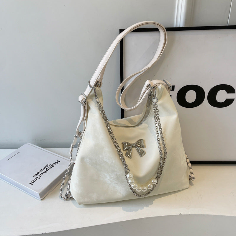 Modische Handtasche mit Einzigartigem Anhänger und Kettenakzenten Brehn