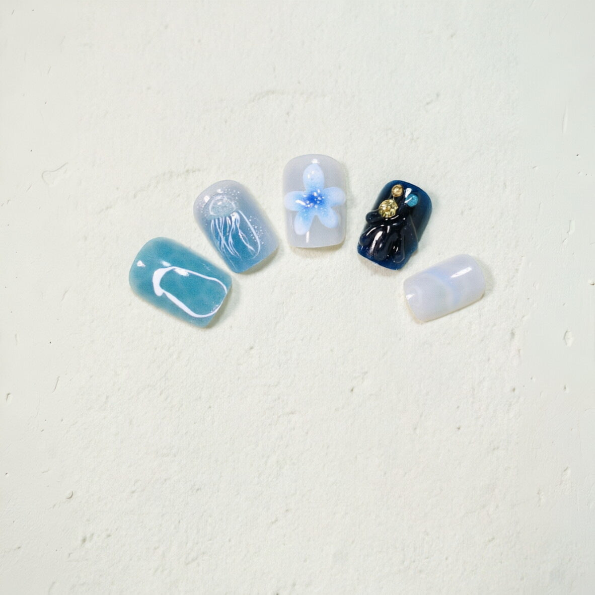 Ozean-inspiirertes künstlerisches Press-On-Nageldesign Brehn
