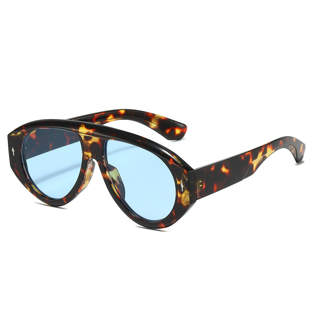Modische skulpturale Sonnenbrille Brehn