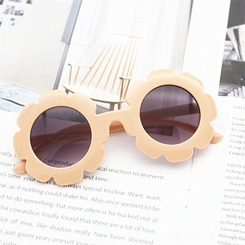 Damen modische Sonnenbrille im floralen Design Brehn