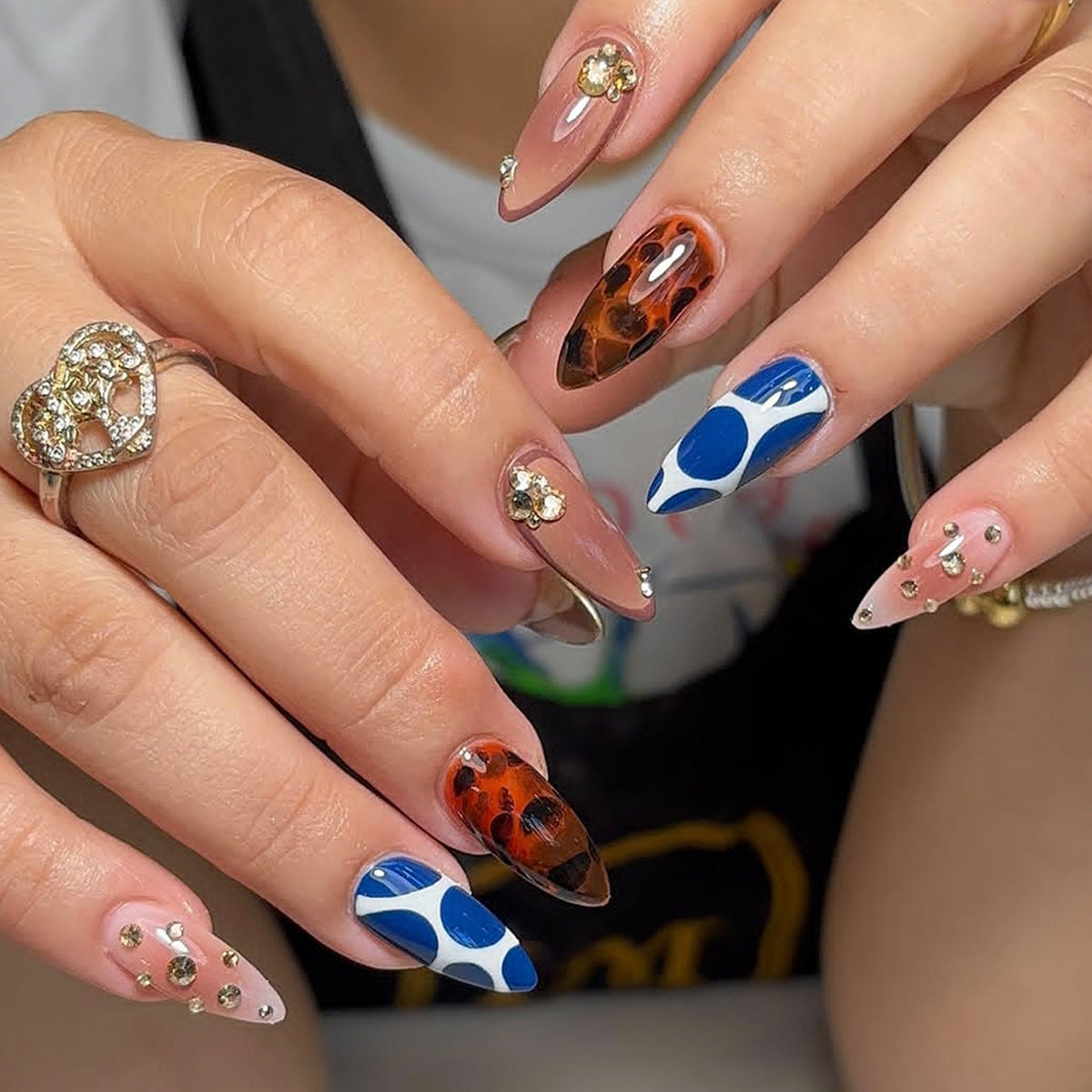 Künstliche Stiletto Fingernägel mit Extravagantem Design Brehn