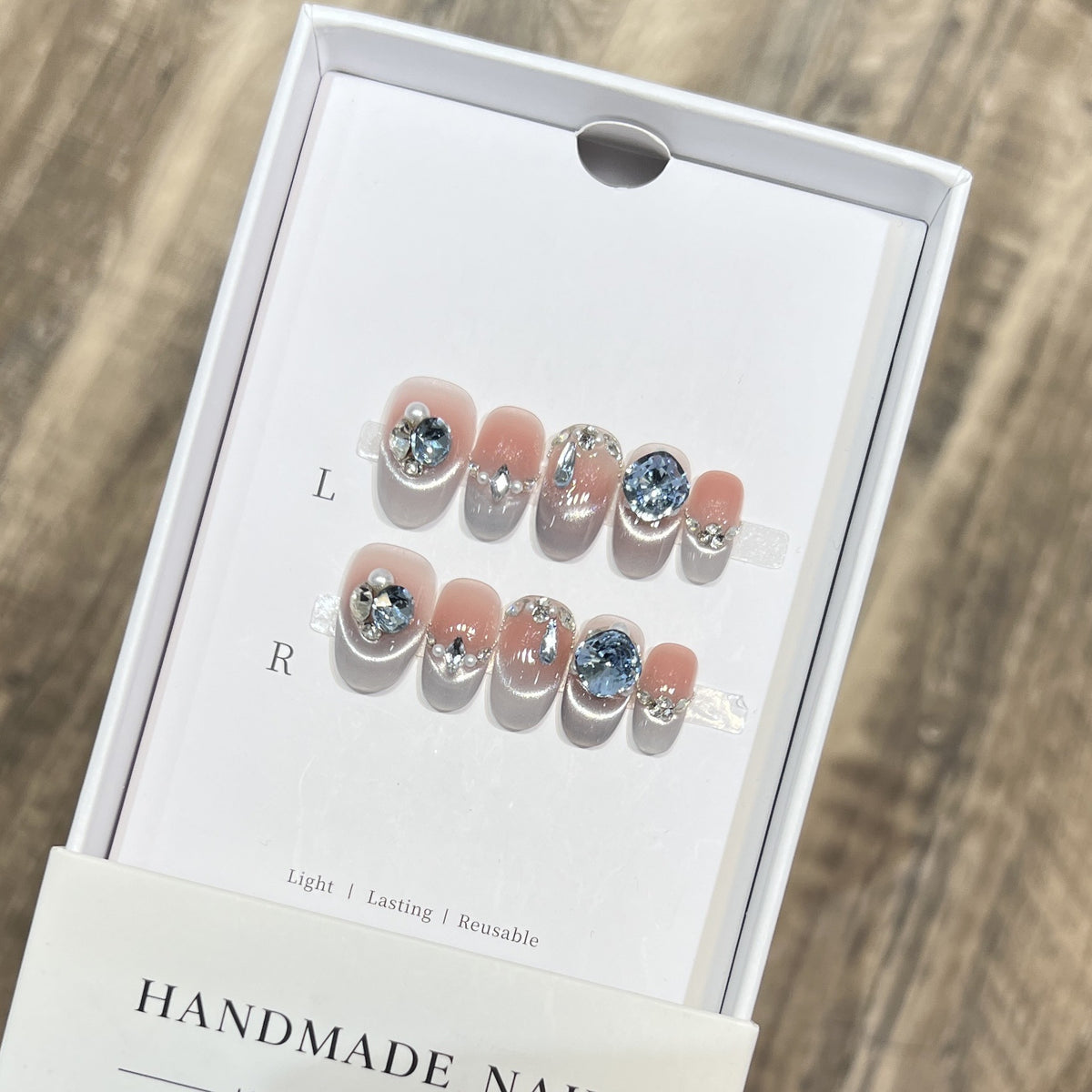 Wiederverwendbares, mit Strass verziertes Press-On Nagelset Brehn