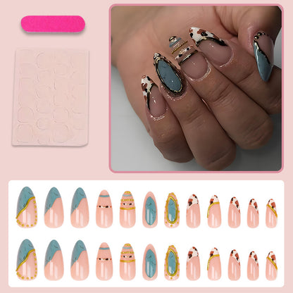 Kunstnagelset mit luxuriösen Dekorationselementen und eleganten Designs Brehn