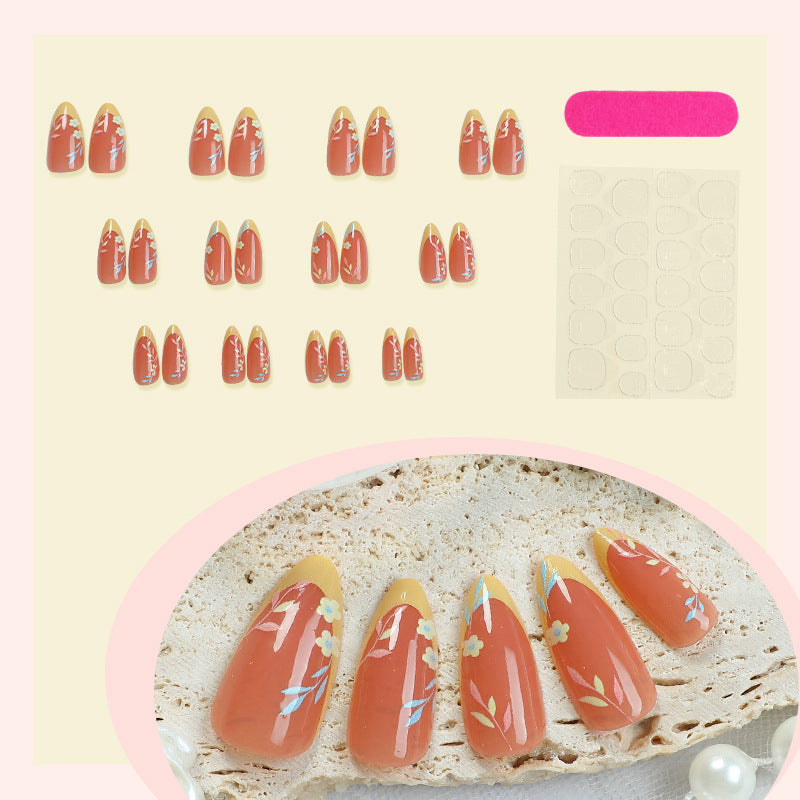 Dekorativer Press-On-Nagelset mit floralem und elegantem Design Brehn