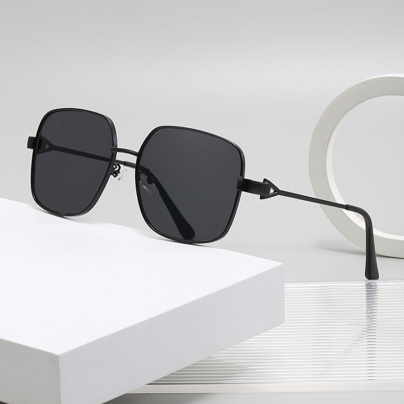 Damen quadratische Sonnenbrille mit modischem und robustem Gestell Brehn
