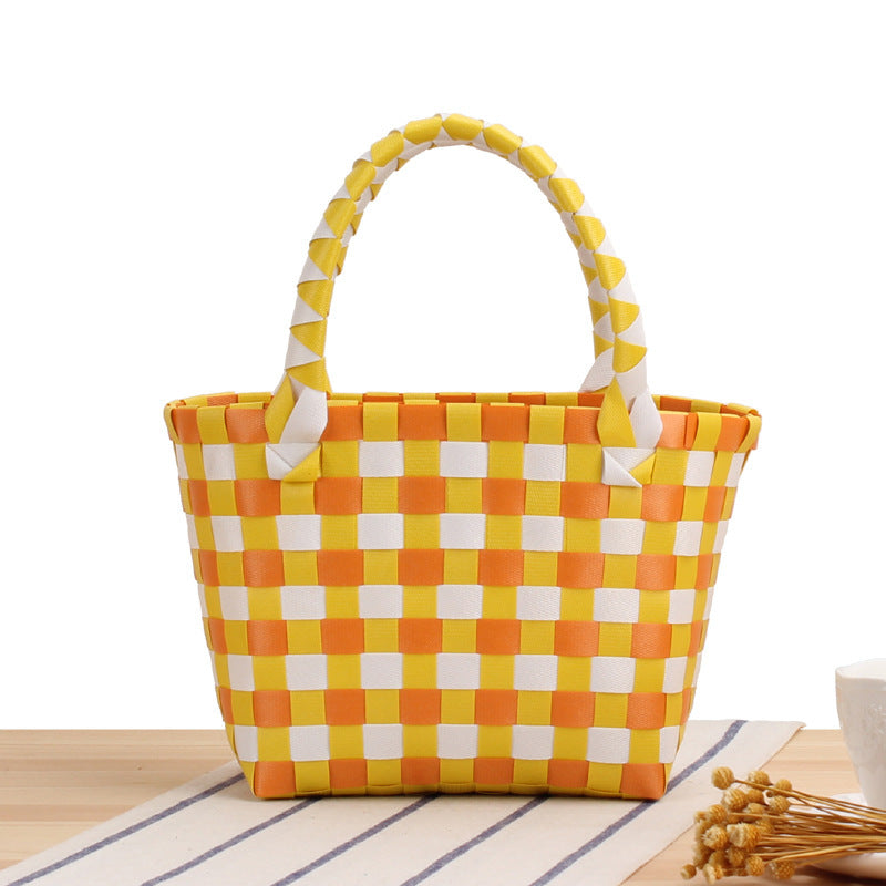 Handtasche Aus Geflochtenem Material mit Stilvollem Karomuster Brehn