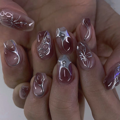 Kunstvolle Nagelverlängerungen mit filigranem Design Brehn