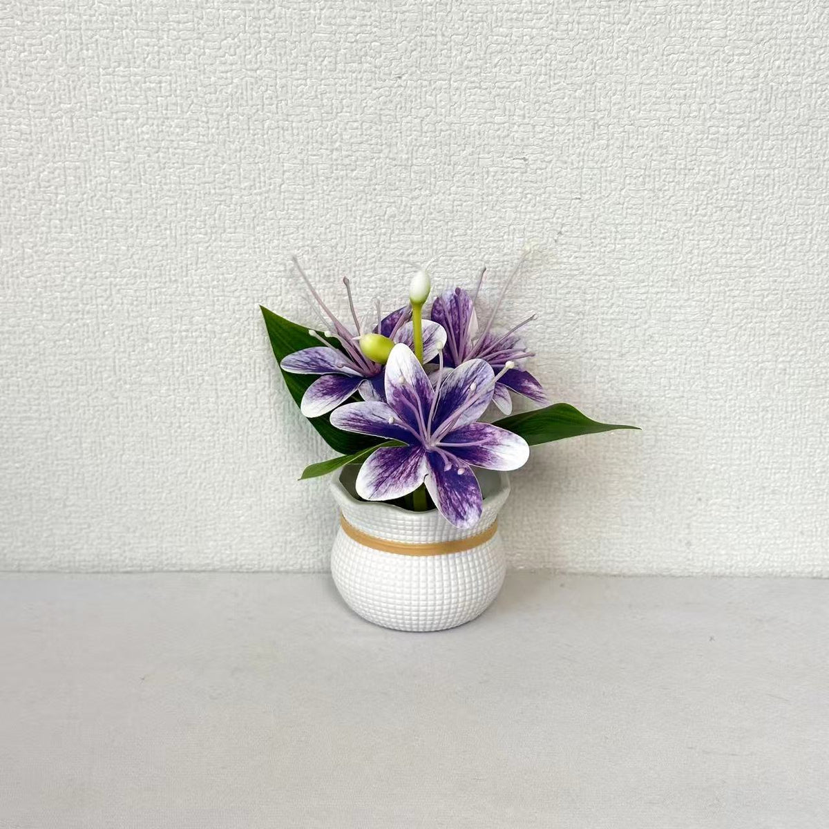 Künstliches Blumenarrangement für dekorative Wohnungsdisplay