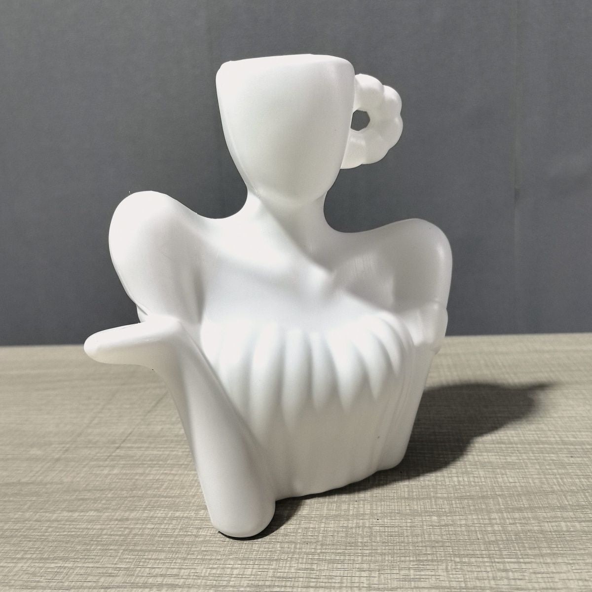 Dekorative Damenfigur Gießkanne Brehn