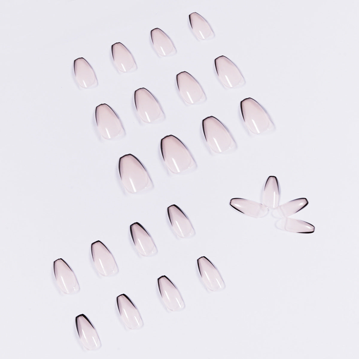 Kunstvolle Stiletto-Nägel mit eleganter Schwarzspitzenverzierung Brehn