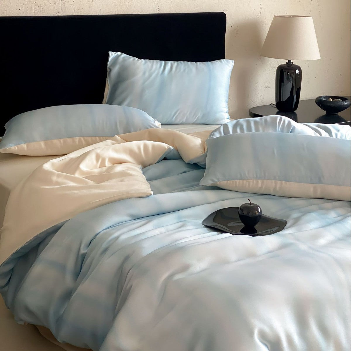 Luxuriöses Satin-Bettwäscheset mit seidig-glänzender Oberfläche