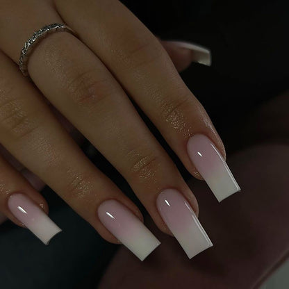 Kunstvolle Nagelverlängerungen mit elegantem Ombre-Finish Brehn
