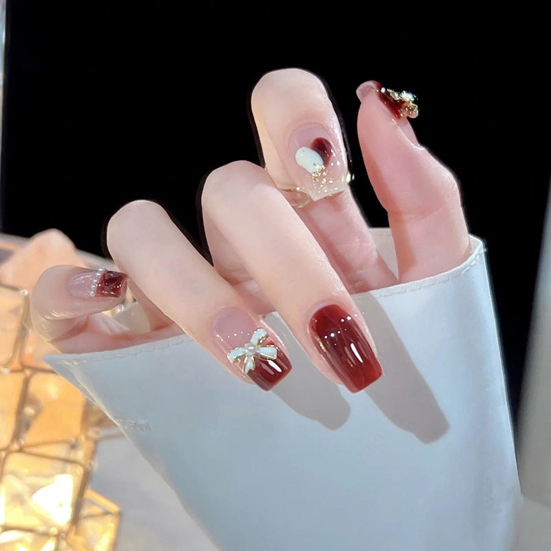 Elegante dekorative Nagelkunstverlängerungen