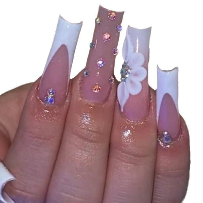 Rhinestone-Verzierte Nail Art