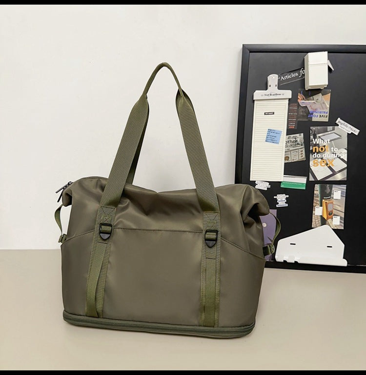 Geräumige Sport- und Reisetasche mit Wasserabweisendem Material Brehn