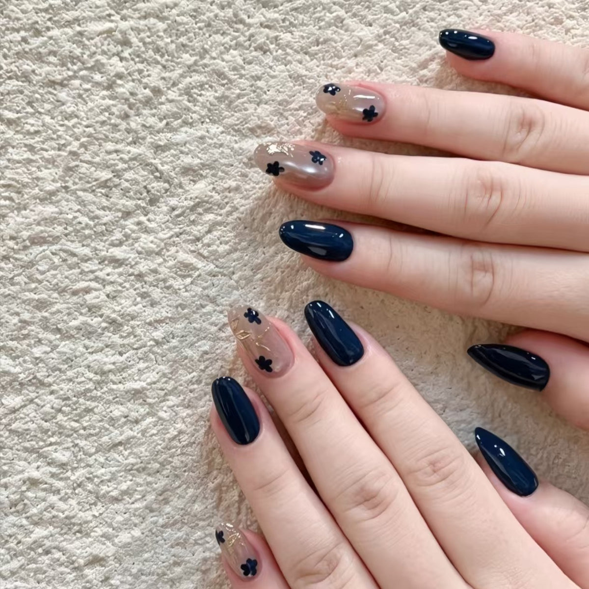Blumige dekorative Nagelverbesserungen