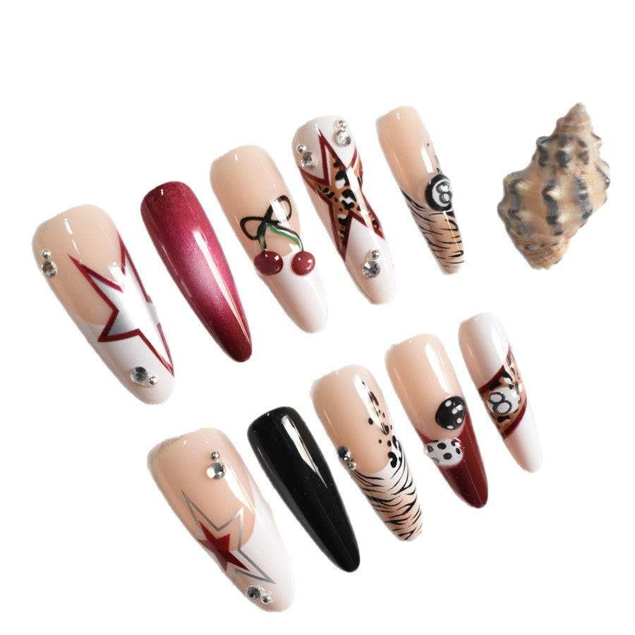 Künstlerisches Stiletto Press-On Nagelset mit einzigartigen Designs Brehn