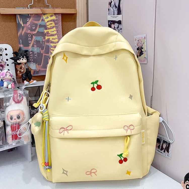Verspielter Rucksack mit Stickereien Brehn