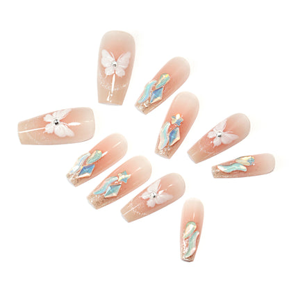 Kunstvolle Nagelverlängerungen mit zartem Blumendesign Brehn