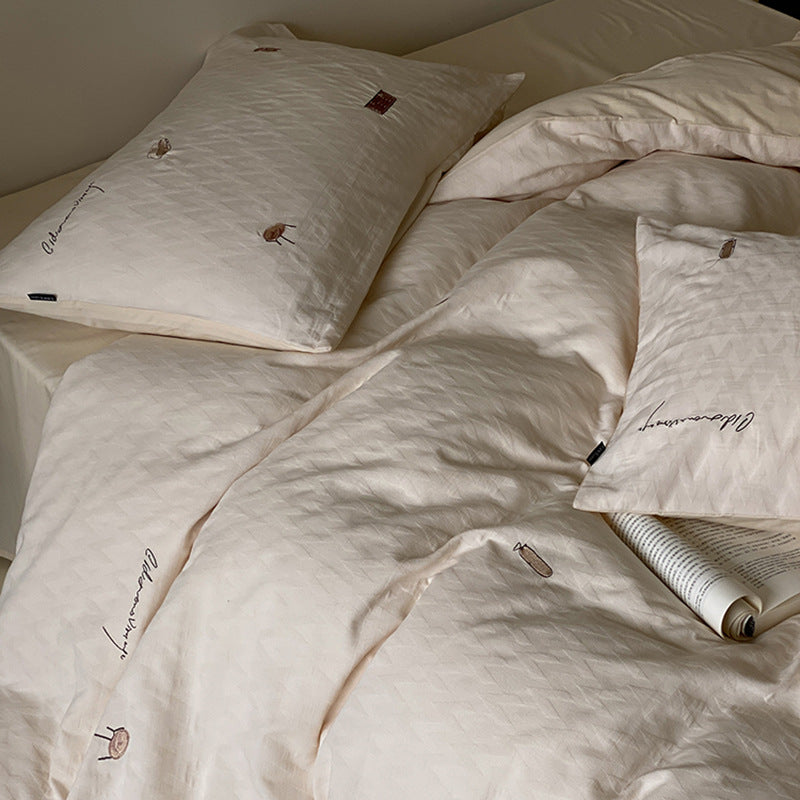 Gesteppte Bettgarnitur aus Bio-Baumwolle mit dezent bestickten Mini-Motiven