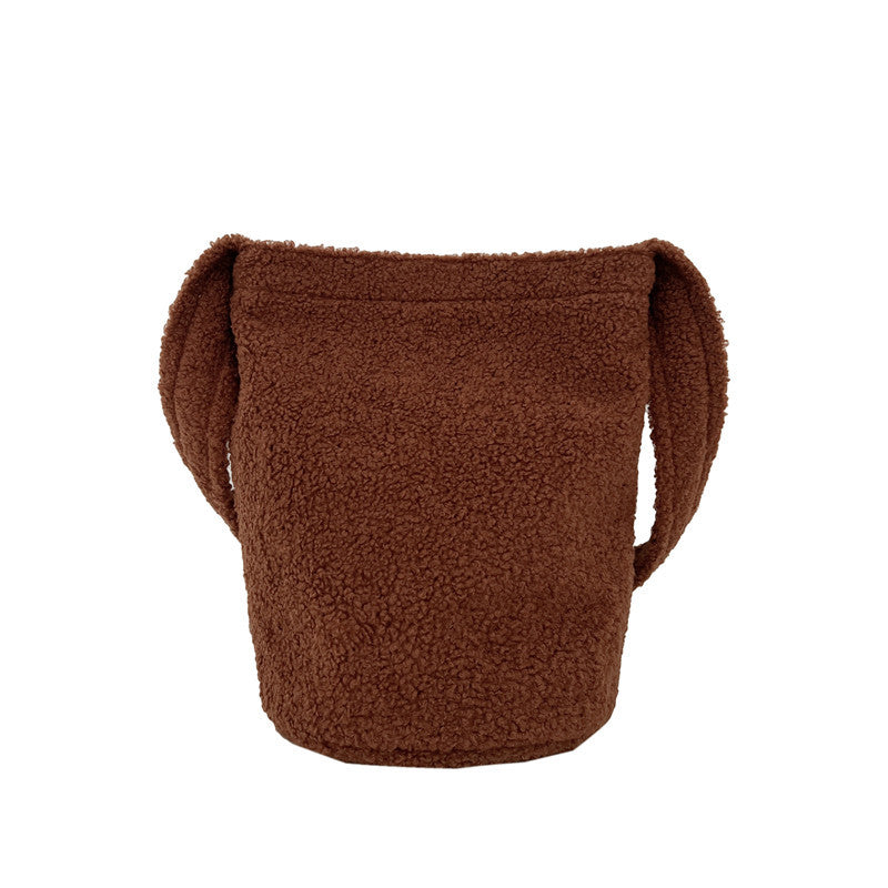 Gemütliche Kunstfell-Eimer-Tasche
