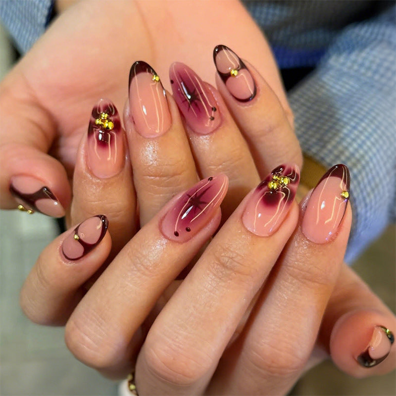 Künstlerisches Press-On-Nageldesign Brehn