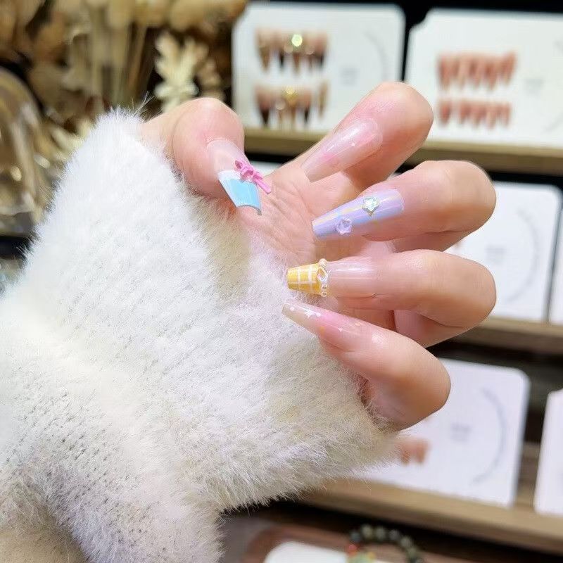 Künstlerisches Floral Design Press-On Nagel Set Brehn