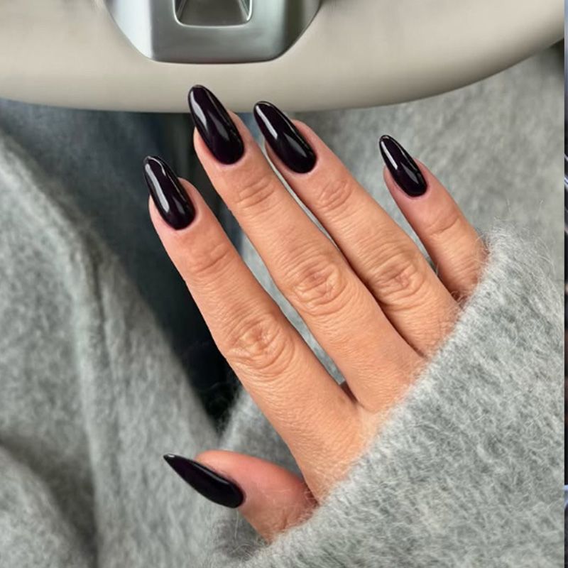 Kunstnagelset in eleganter Form Brehn
