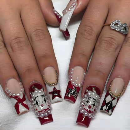 Kunstnagelset mit kreativen Horror-Mustern und glamourösen 3D-Verzierungen Brehn