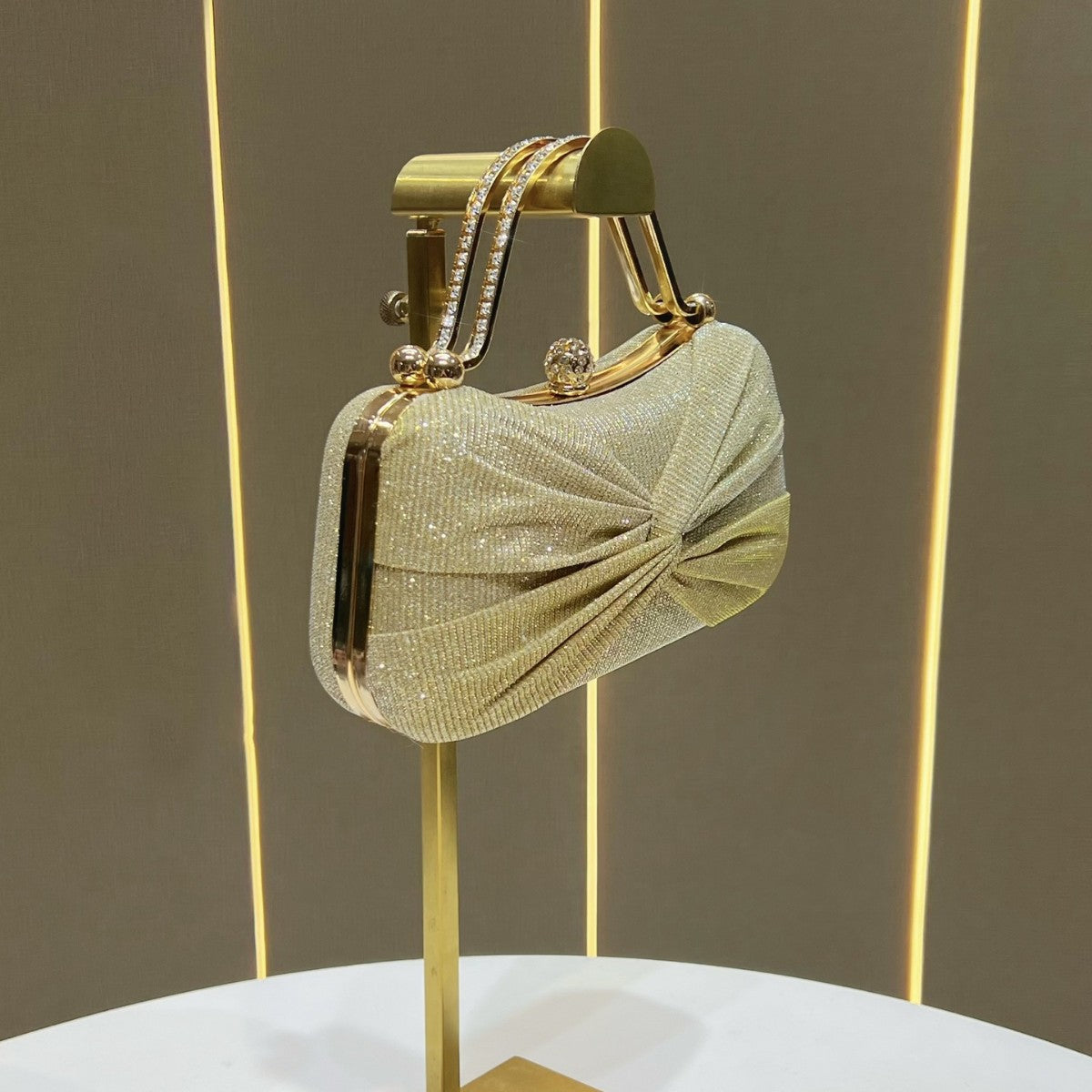 Glamouröse gedrehte Abendhandtasche