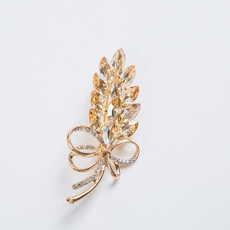 Eleganter Brosche mit Kristallen Brehn