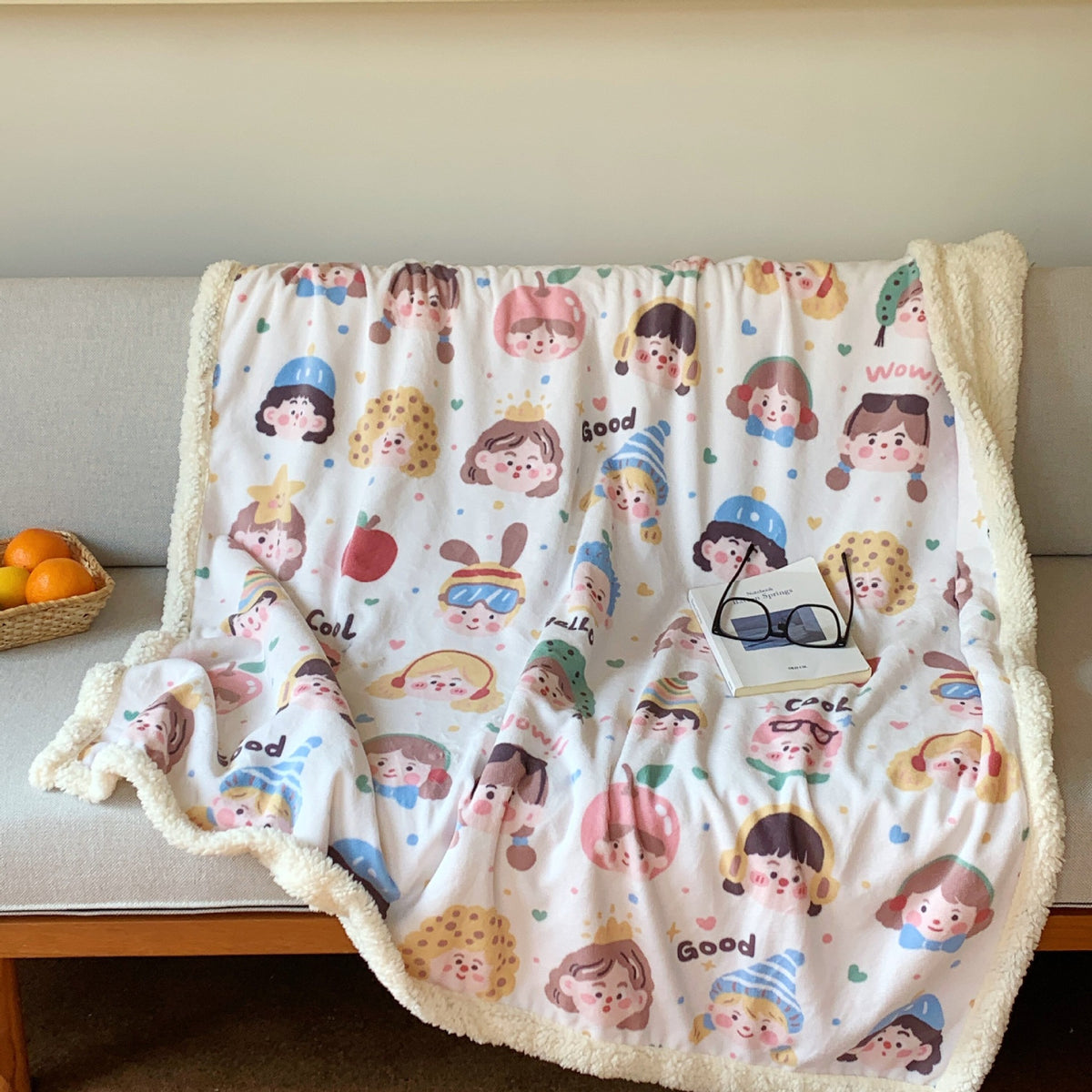 Wendbare Flauschdecke mit Cartoon-Katzenmotiv und Teddyfutter
