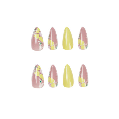 Kunstvolle Nagelkunst mit floralem Design Brehn