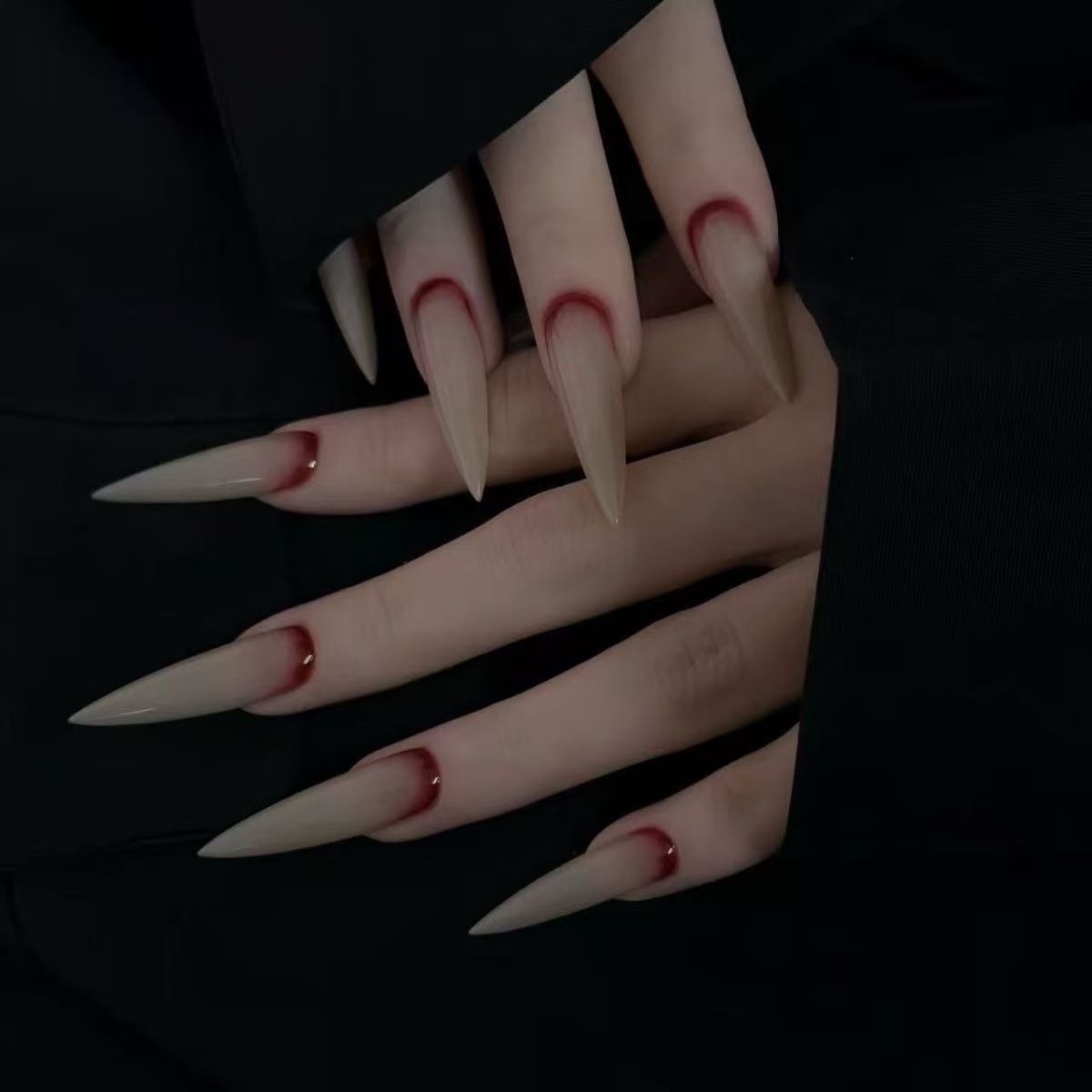 Künstlerische Lange Stiletto-Nagelverzierungen Brehn