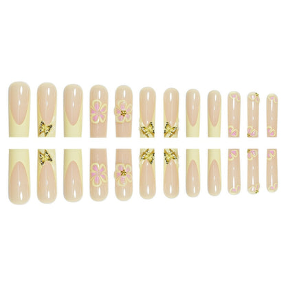 Dekorative Nagelverzierungen mit floralen Akzenten Brehn