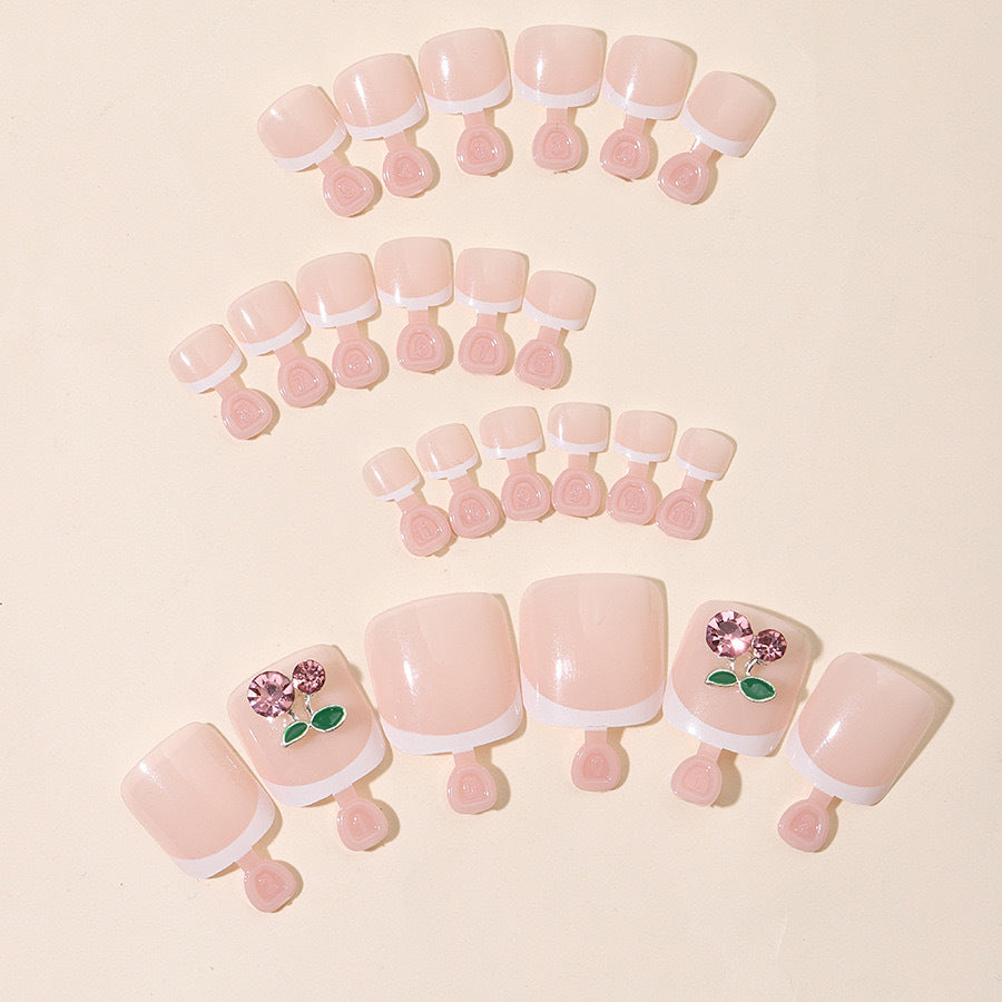 Kunstnagelset mit verspieltem Blumendesign Brehn