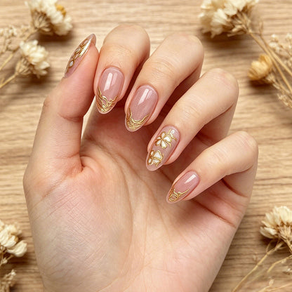 Kunstnagelset mit eleganten Blumendetails Brehn