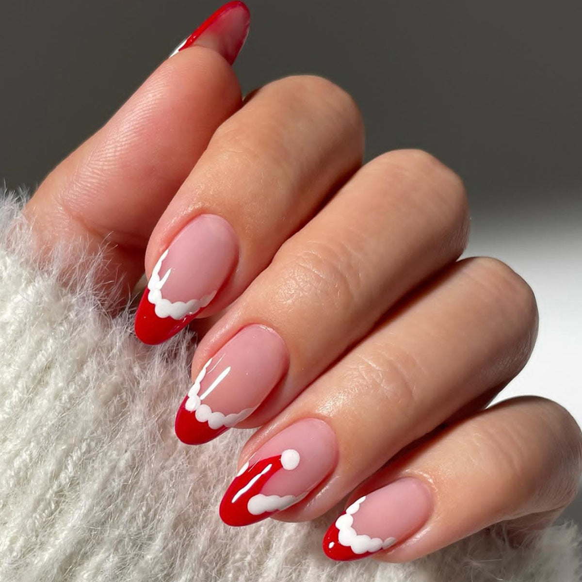Festliches Thema Press-On Nagelset mit dekorativem Weihnachtsmannhut-Design Brehn