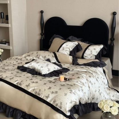 Luxuriöses Satin-Bettwäsche-Set mit Rüschen und dezentem Blumenmuster