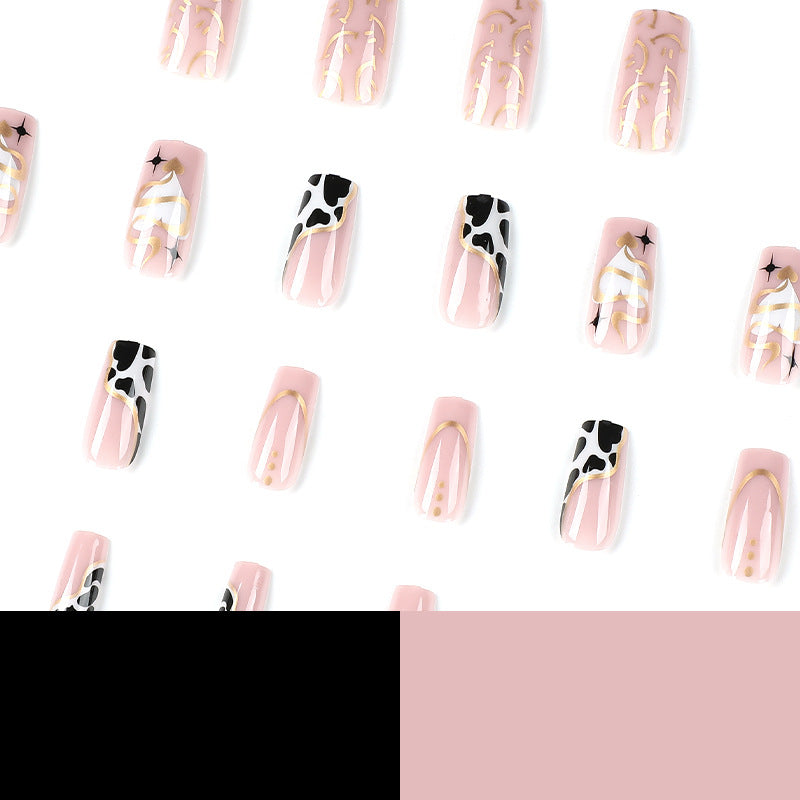 Künstlerische Nageldekoration Brehn