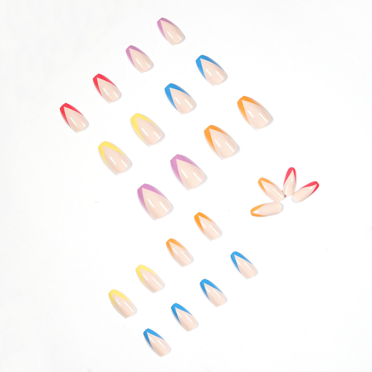 Künstliche Nagelkunst mit bunten Spitzen und eleganten akzentuierten Designs Brehn