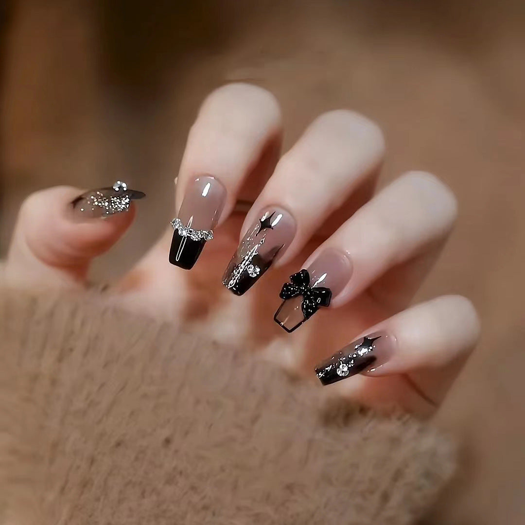 Kunstfingernägel mit Stilvollem Herz- und Ombre-Design Brehn