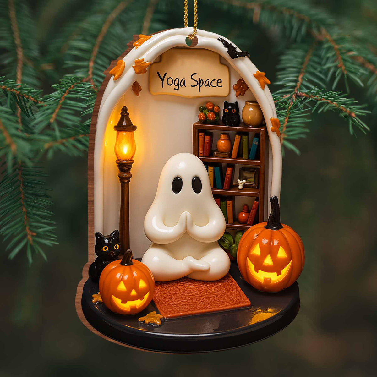 Hängender Halloween-Dekoanhänger aus Resin mit Gespenst beim Stricken und LED-Beleuchtung