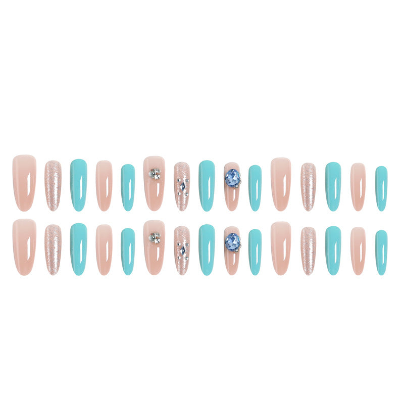 Kunstnagelset mit glamourösen 3D-Applikationen und funkelndem Design Brehn