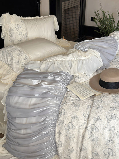 Luxus-Bettwäsche-Set mit gerafftem Satin-Dekor, floraler Jacquard-Bettdecke & Volant-Kissen