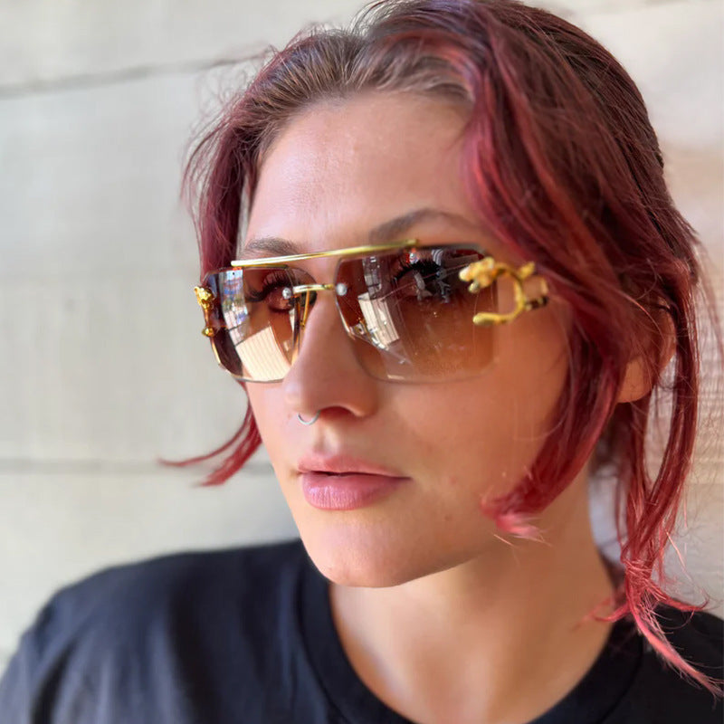 Damen Brille mit extravagantem Rahmen und luxuriösen Akzenten Brehn