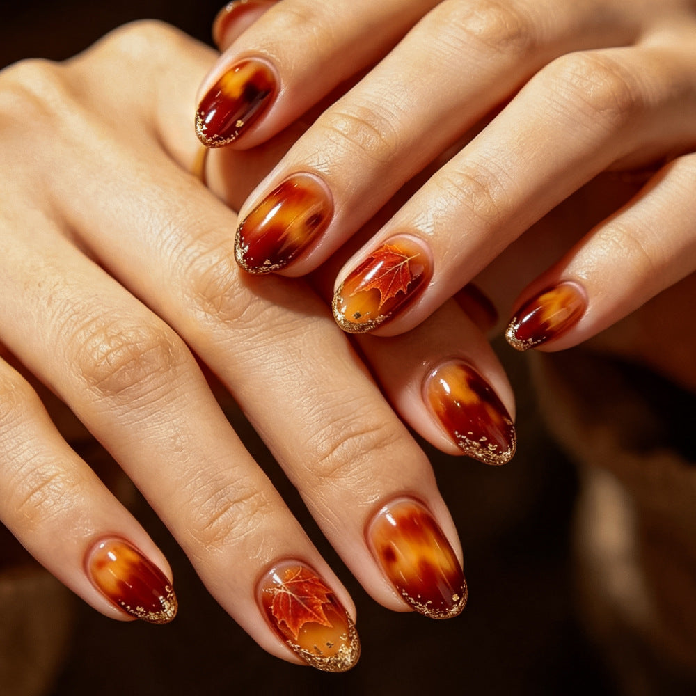 Künstlerisches Press-On-Nagelset mit Herbstblatt-Design Brehn