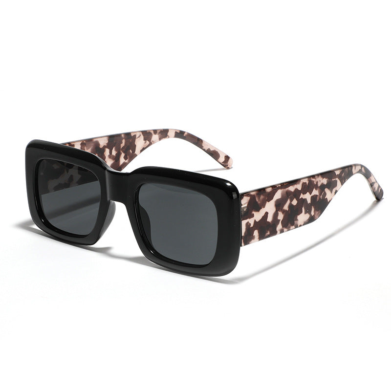Damen moderne quadratische Sonnenbrille mit farblich abgestimmtem Muster Brehn