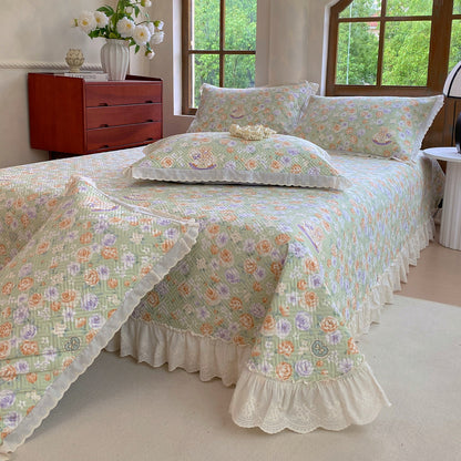 Gepolsterte florale Bettbezug-Set mit bestickten Puppenmuster und Rüschensaum